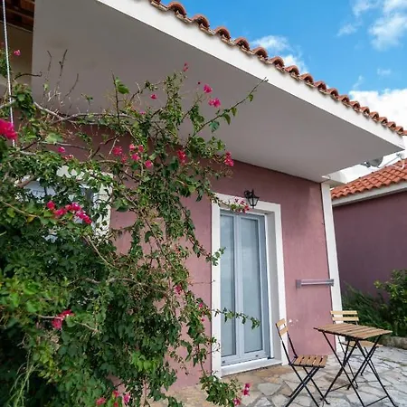 Lorraine's Style Studios, Shared Swimming Pool And Bbq Only For Guests At Simotata Village Apartament Lourdata (Kefalonia)