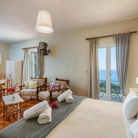 Lorraine's Style Studios, Shared Swimming Pool And Bbq Only For Guests At Simotata Village Lourdata (Kefalonia)