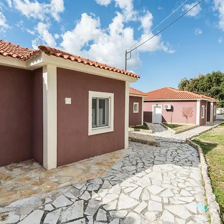 Apartament Lorraine's Style Studios, Shared Swimming Pool And Bbq Only For Guests At Simotata Village Lourdata (Kefalonia)