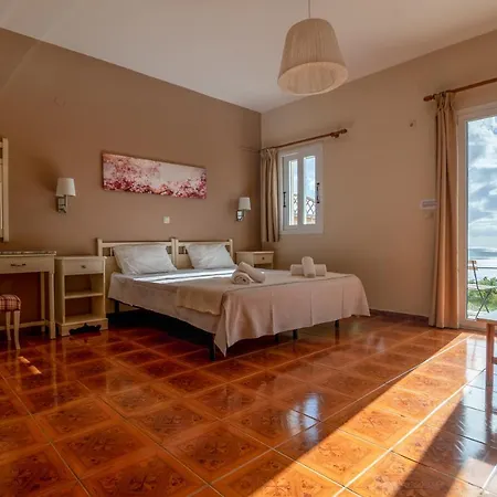 Lorraine's Style Studios, Shared Swimming Pool And Bbq Only For Guests At Simotata Village *