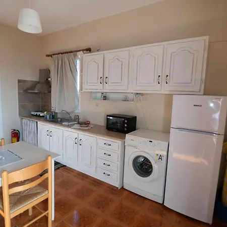 Apartment Lorraine's Style Studios, Shared Swimming Pool And Bbq Only For Guests At Simotata Village