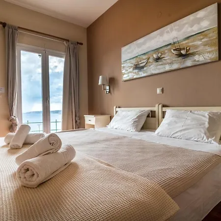 Lorraine's Style Studios, Shared Swimming Pool And Bbq Only For Guests At Simotata Village