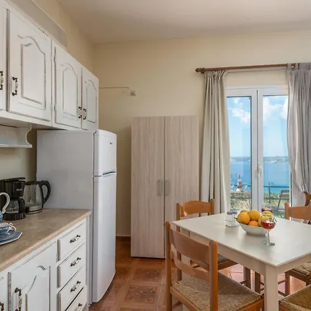 Lorraine's Style Studios, Shared Swimming Pool And Bbq Only For Guests At Simotata Village *