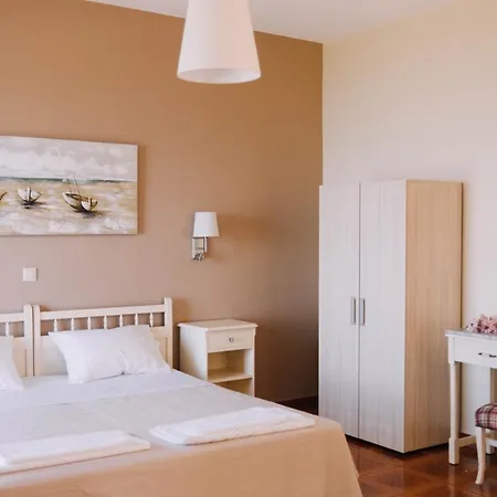 Lorraine's Style Studios, Shared Swimming Pool And Bbq Only For Guests At Simotata Village דירה