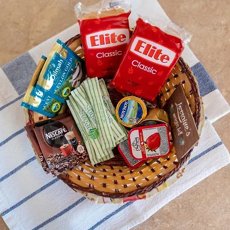 Lorraine's Style Studios, Shared Swimming Pool And Bbq Only For Guests At Simotata Village לואורדטה