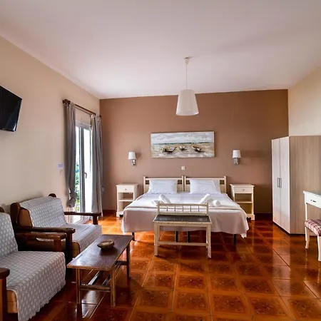 Lorraine's Style Studios, Shared Swimming Pool And Bbq Only For Guests At Simotata Village דירה *