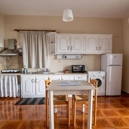 Apartment Lorraine's Style Studios, Shared Swimming Pool And Bbq Only For Guests At Simotata Village Lourdata (Kefalonia)