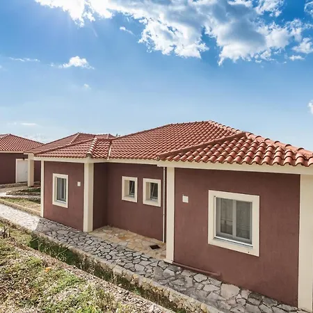 Lorraine's Style Studios, Shared Swimming Pool And Bbq Only For Guests At Simotata Village *