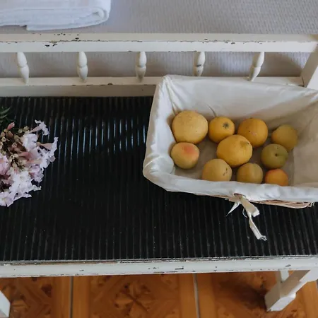 Lorraine's Style Studios, Shared Swimming Pool And Bbq Only For Guests At Simotata Village *