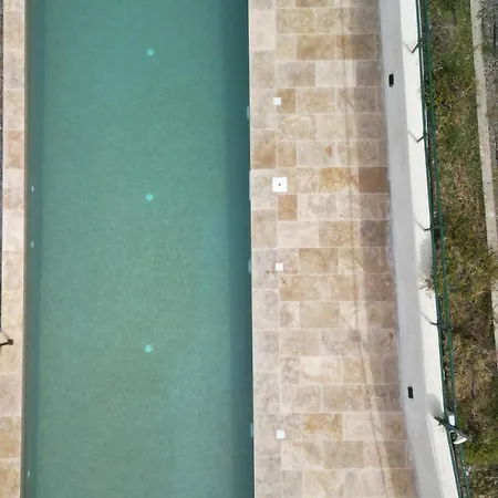 Lorraine's Style Studios, Shared Swimming Pool And Bbq Only For Guests At Simotata Village * לואורדטה