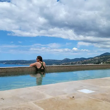 דירה Lorraine's Style Studios, Shared Swimming Pool And Bbq Only For Guests At Simotata Village