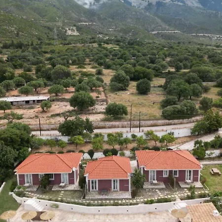 Lorraine's Style Studios, Shared Swimming Pool And Bbq Only For Guests At Simotata Village