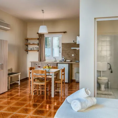 Lorraine's Style Studios, Shared Swimming Pool And Bbq Only For Guests At Simotata Village דירה לואורדטה